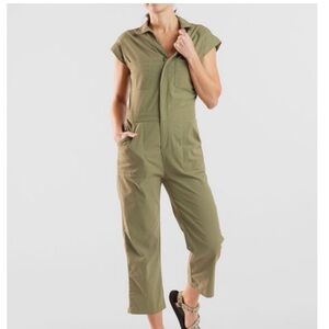 Title Nine Green Full Length Jumpsuit with Collared Neckline and Relaxed Fit